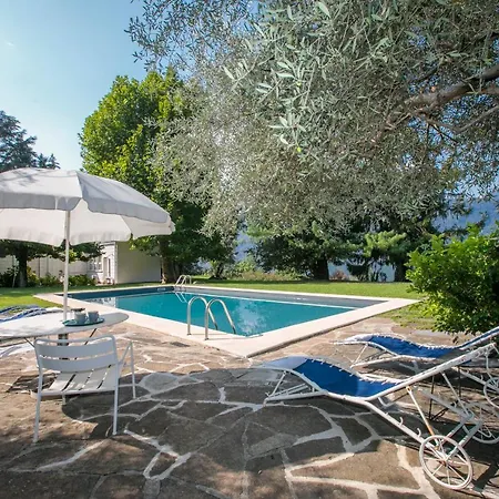 Sleeps 9 Pool Villa Lierna