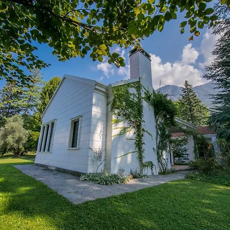 Sleeps 9 Pool * Lierna